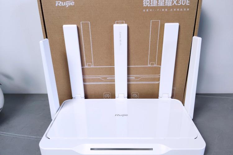 锐捷雪豹路由器作为百元级别的电竞路由器,外观简洁大方,功能强大
